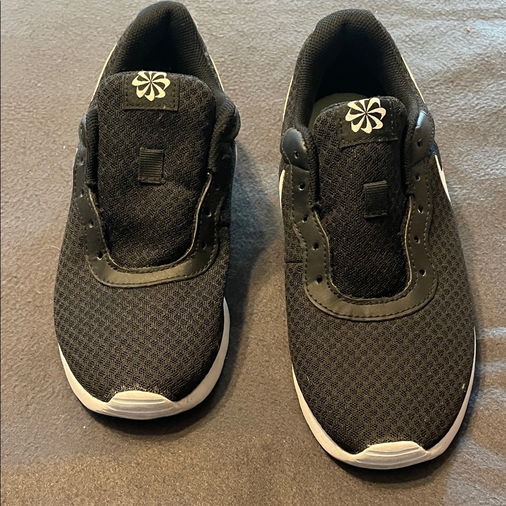 Black Nike Sneakers